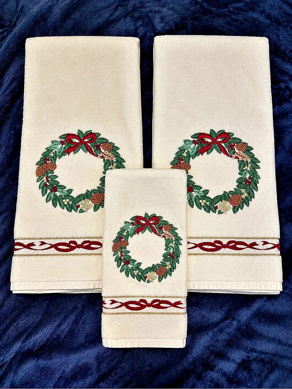Vintage Ritz by Cannon Christmas Towel Set 3 Pc 100% Cotton Embroidered Wreath